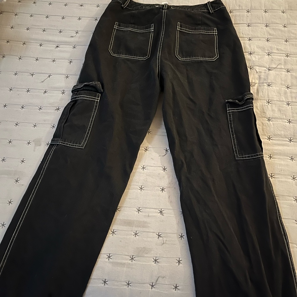 you love cargo pants? get a hold of these black cargos with white stitching. - Picture 2 of 2